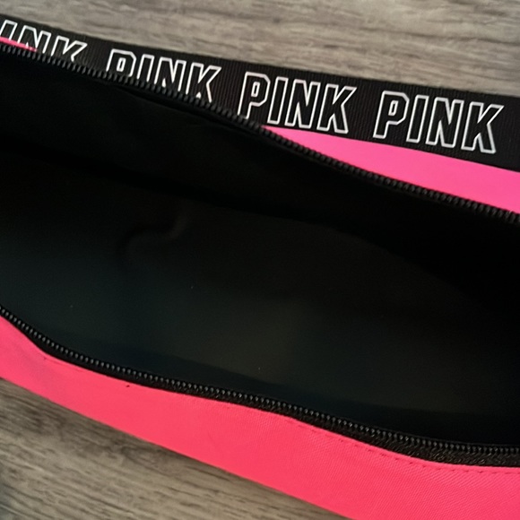 Victoria’s Secret PINK travel cooler. Adjustable strap. Zippered top. - Picture 4 of 6